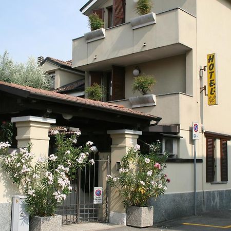 Hotel Rocco Carugate Bagian luar foto