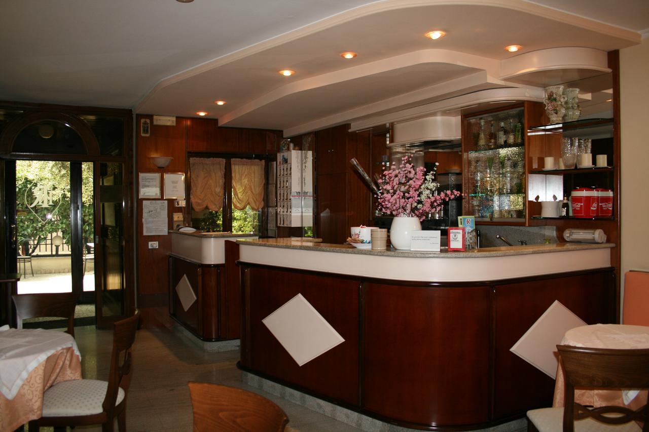 Hotel Rocco Carugate Bagian luar foto