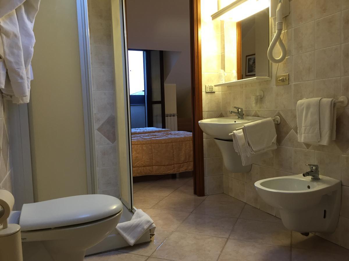 Hotel Rocco Carugate Bagian luar foto