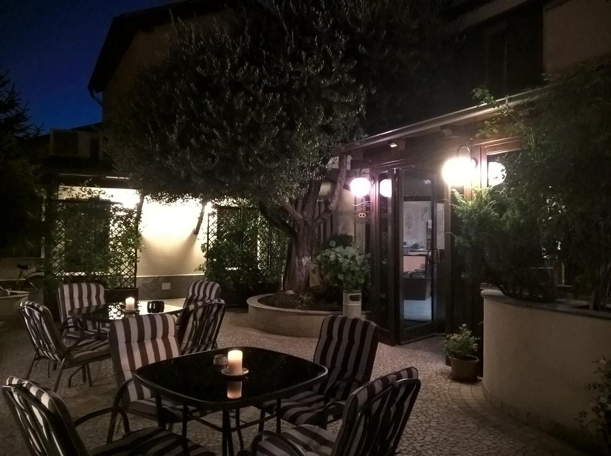 Hotel Rocco Carugate Bagian luar foto